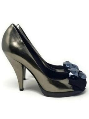 BCBG Retro Metallic Silver Pewter Peep Toe Bow Jewel Platform Pump 6